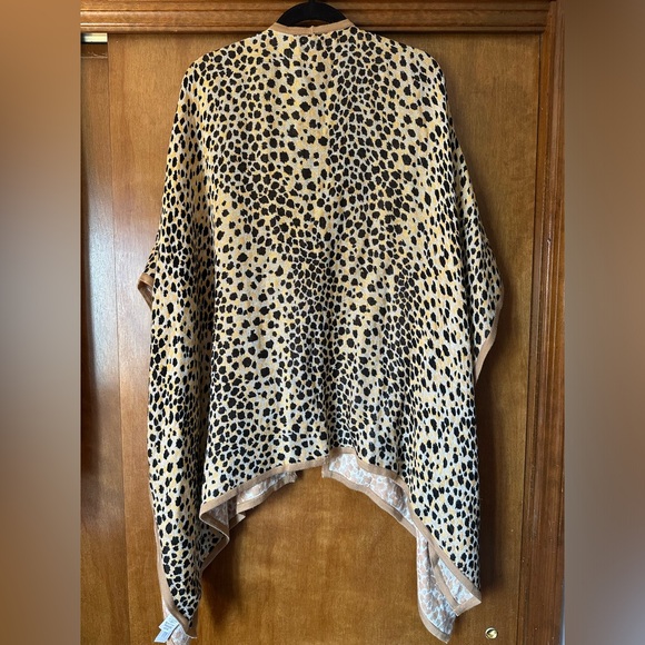 Ann Taylor Animal Print Wrap One Size - Picture 2 of 6